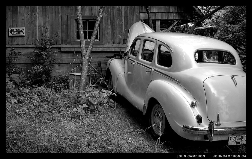 Car on the way to the gallery